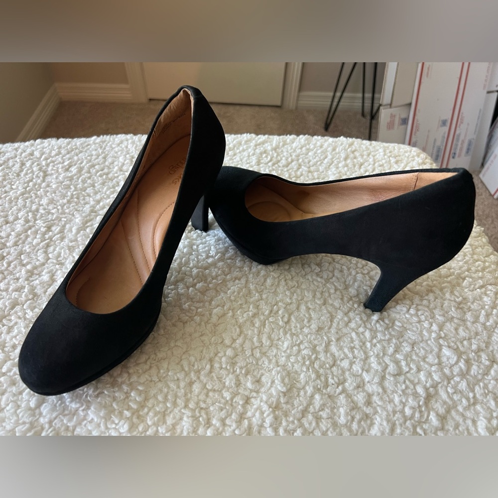 Clarks Indigo - Black Suede Pumps EUC Size 8